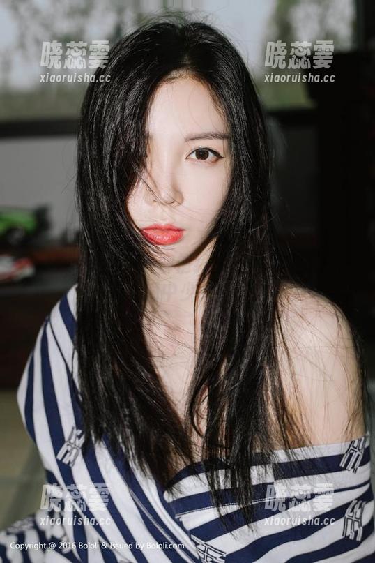 BoLoli菠萝社 - 柳侑绮的定制图集：小心，一个海中少女隐约出现