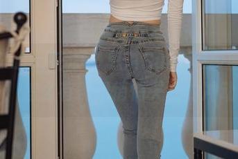 HuaYang花漾 – 思淇Sukiiii校服写真在线，怎么有种想悄悄关注的冲动呢？