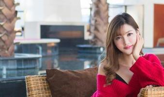 IMiss爱蜜社 – 套图里的九尾ivy：清纯外表下，那隐藏的小暗示……