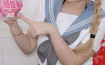 Tina很妖孽呀尝试了最新的绿色连衣裙，套图里的每一帧都能引发阳台上深思的灵魂鸡汤。