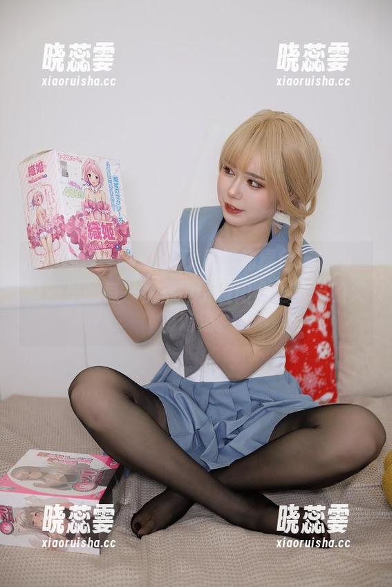 Tina很妖孽呀 Tina很妖孽呀尝试了最新的绿色连衣裙,套图里的每一帧都能引发阳台上深思的灵魂鸡汤。