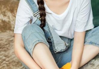 TouTiao头条女神 – 长腿驱动的洛洛可，私房图片配色有点意思？