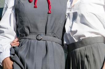 UGirls尤果网 – 玩转叶籽亿的套图合集，像是翻看朋友的自拍，真怀念这样的日子。