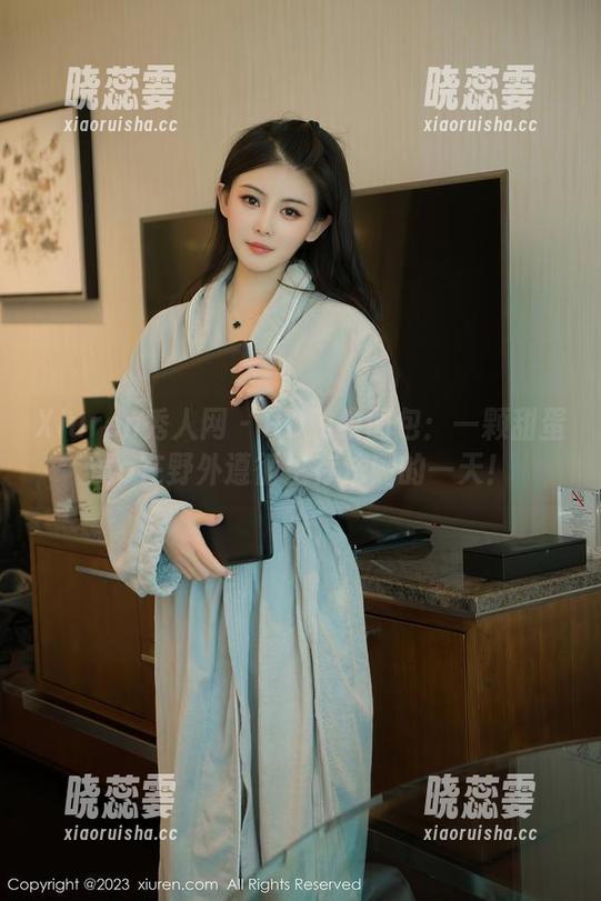 Xiuren秀人网 - HD豹纹图包：一颗甜蛋黄a在野外遵循生存法则的一天！