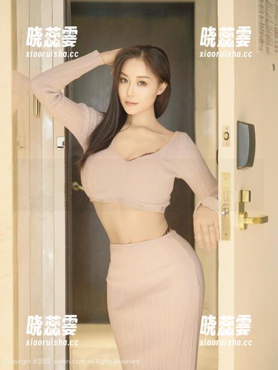 Xiuren秀人网 - 刘婷婷最新写真集：看棉袜如何和她的腿上演时尚小剧场！