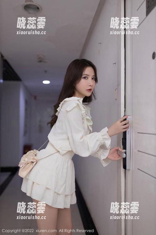 Xiuren秀人网 - 白微Sera在连体衣里，竟然也可以这么松弛，图片精选没毛病！