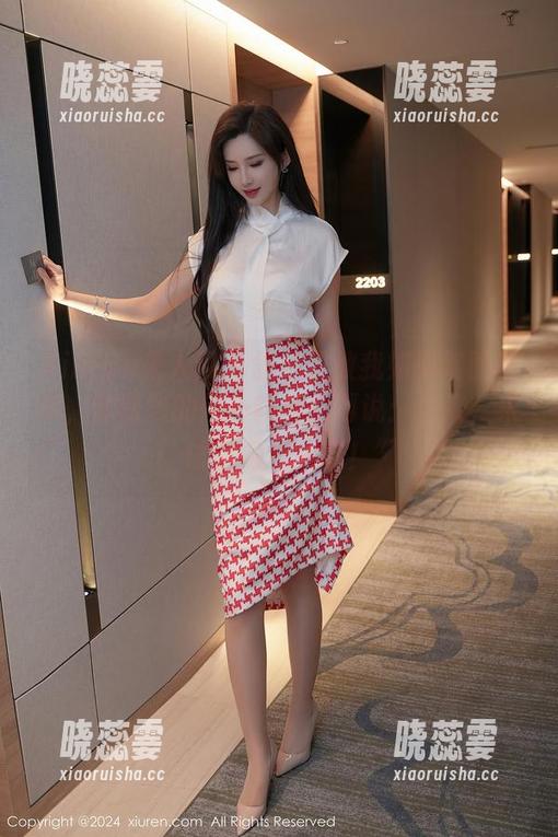 Xiuren秀人网 - 舒林培教我如何驾驭吊带，套图里的每一帧都像再说：“来，来，试试放松一下！”