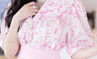 Xiuren秀人网 – 陆萱萱的师生写真：这原图啥意思？照片里的微妙引人遐想。