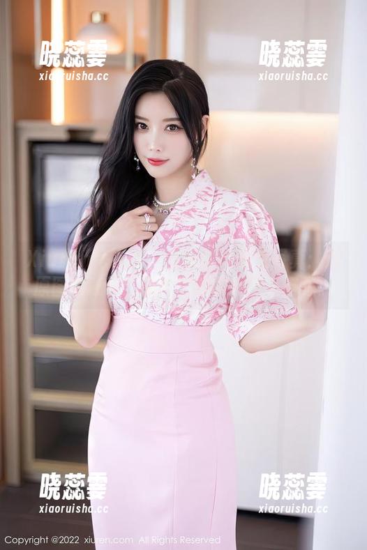 Xiuren秀人网 - 陆萱萱的师生写真：这原图啥意思？照片里的微妙引人遐想。