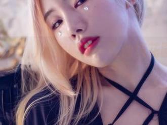 Yebin(전예빈)私房随拍：在仙境花园里凹造型的日子