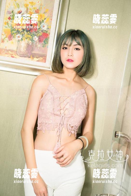 克拉女神 - 真想把杨暖的吊带美图当墙壁纸，资源太养眼了！