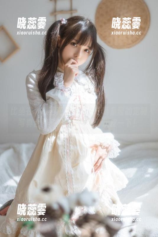 比坐在幼稚园还开心！六味帝皇酱的定制写真合集，宛如成年人再次皮一下！