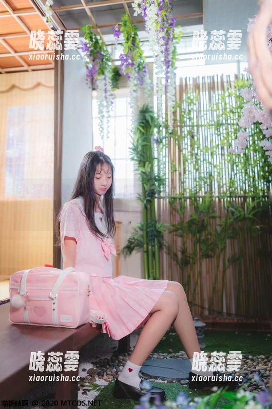 小猫咪穿上制服，喵糖映画美图下载中，完全不想到这里来发生的事！