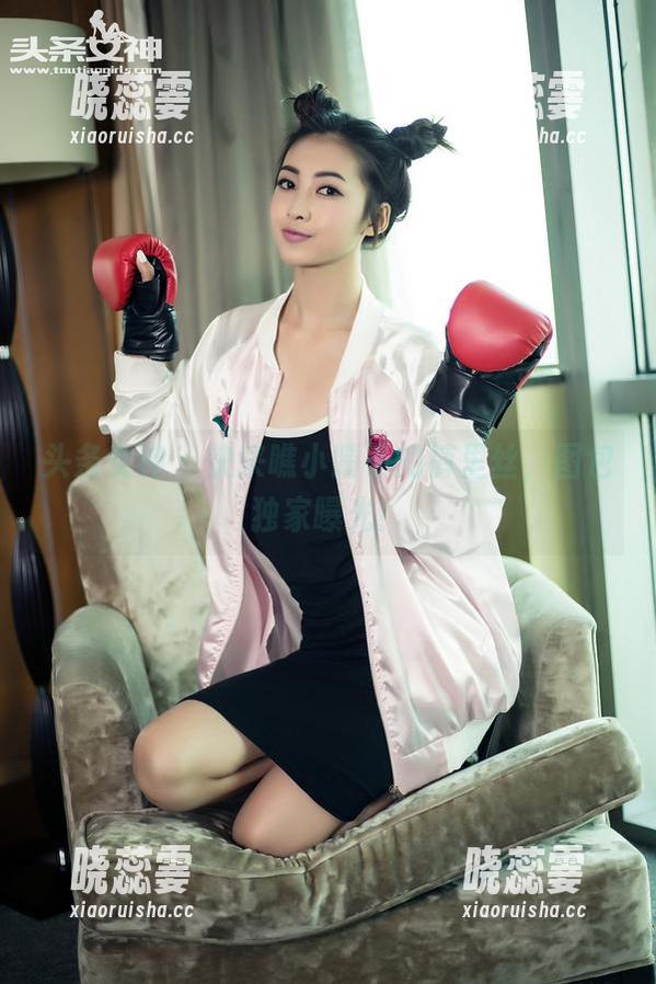 头条女神-小晴子 头条女神 - 快来瞧小晴子的裤里丝,图包独家曝光!