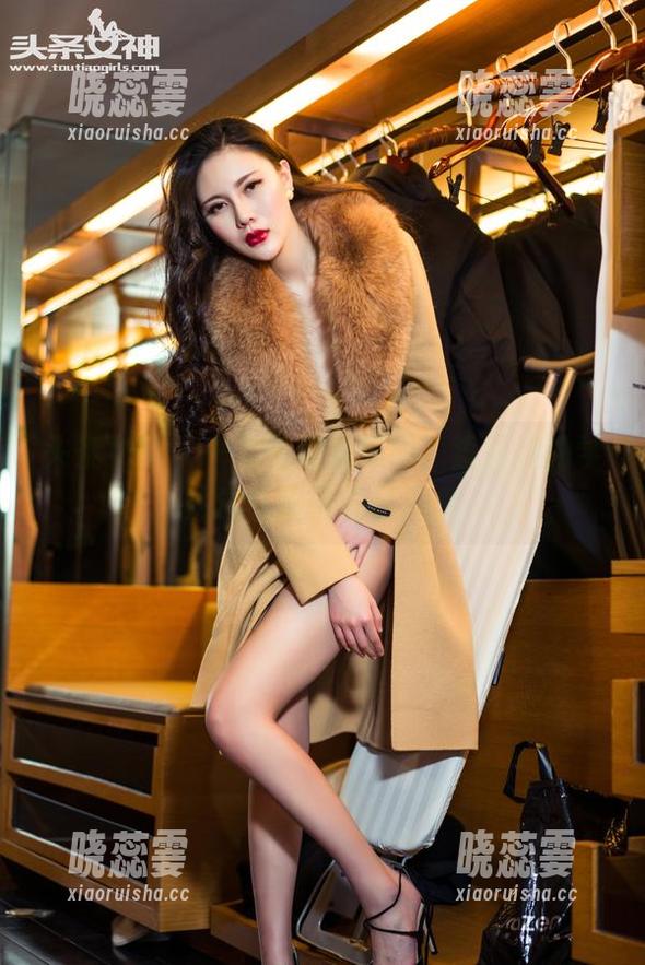 头条女神 - 一本正经看美图，查莉娅的学妹这气质谁能顶得住