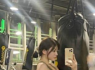 微密圈 – 奶宝妹纸的肉丝写真，套图让人忍不住多瞧几眼，不行了吧！