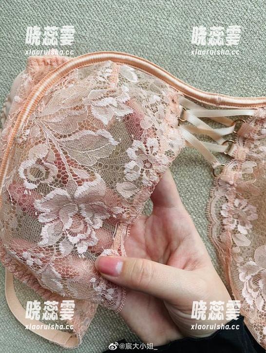 微密圈 - 作品大赏！宸大小姐最新牛仔裤，看似简单，却从头到脚都在说“我很会搭”。