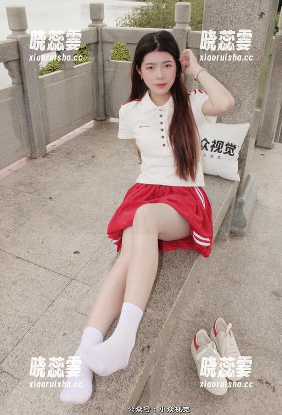 小众视觉 - 灵灵的肉丝写真集：谁说美不能抛个媚眼？