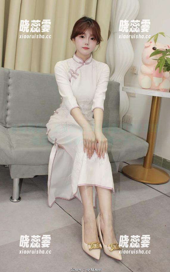 小众视觉 - 芳芳的美脚随时都想藏进我的相册里，高清写真了解一下？