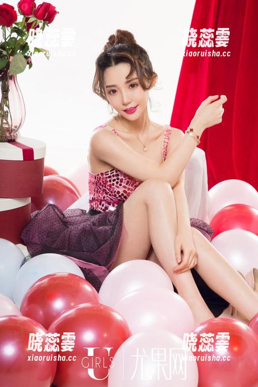 尤果网 - 甜美无比：毛COCO美图分享，好看到了我都想自告奋勇端拖鞋！