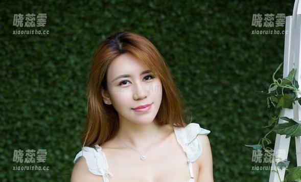 尤物馆 - 高清写真变身热浪：瞧，Amrita贞贞如何在夏天里‘发光’