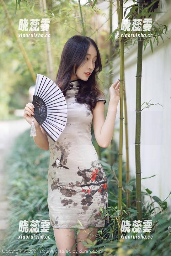 尤蜜荟 - 作品《海边》：我说这不是普通的海浪，是“允尔”特调的海风吧？