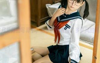 在秋月爱莉的写真中，幼水铃衣收获了多少风的呢喃？