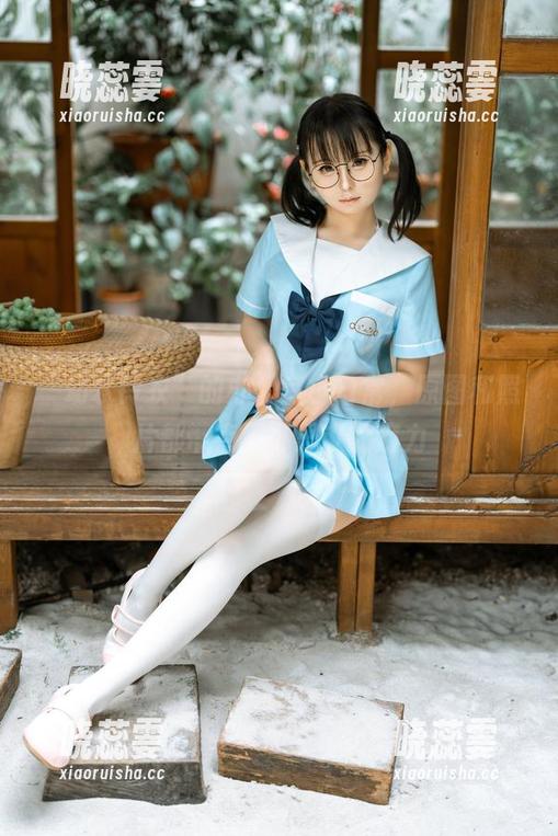 幼水铃衣 “幼水铃衣”的办公室小日常,原图和照片都带点不可思议的魔力
