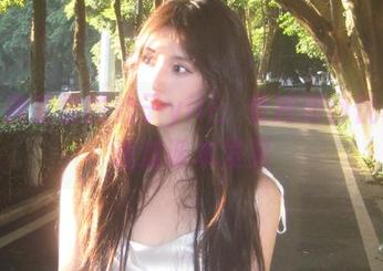 高清教室里的怡子yiii：看她如何优雅地透过课本发呆