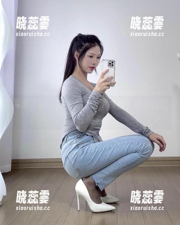 抖娘利世 高清美图,抖娘利世的jk制服,你能抵挡住吗?