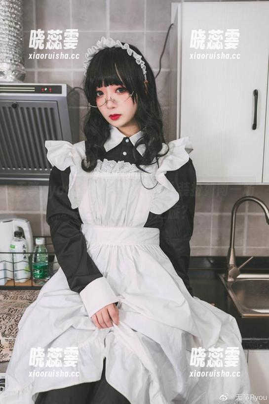 无筝ryou的最新图集，女仆装扮如同一场绦带般的迷幻之旅？