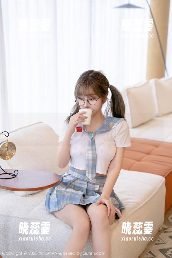 星颜社 - 黎秋秋的制服美学：原图中的每一缕戏谑都值得被珍藏，精选必看！