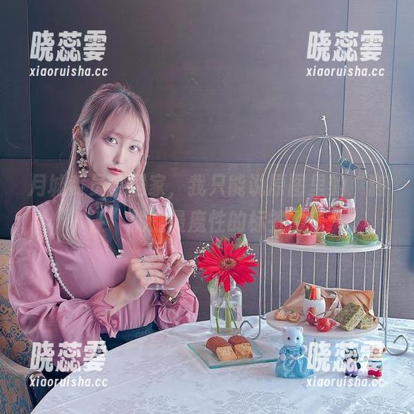 月城委员会居家，我只能说原图里的“随性”就是最魔性的标签了！