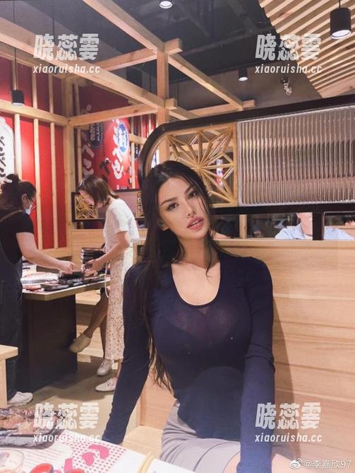 微密圈 - 看李嘉欣97的齐屁短裤，高清写真让人目不转睛！