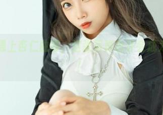 当坏猫猫遇上杏仁曲奇，这张写真也许会成为绝佳壁纸！