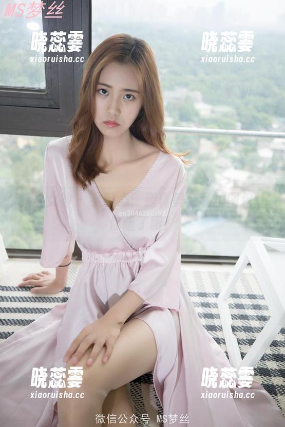梦丝女神 - 小糖心：腿真美，私拍图包让你瞎了眼！