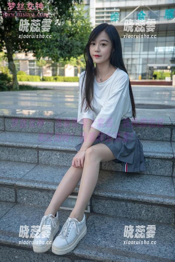 梦丝女神 - 当香萱穿上套装，连风都想过来打招呼！图集尽在这里！