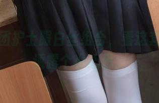 森萝财团护士服白丝组合，看这套我只想透露个小心思。