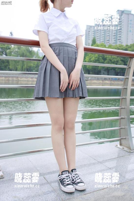 森萝财团再出新招，白丝绝对领域合集，观看时要小心哦，可能会有人偷瞥！