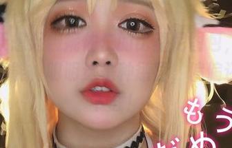 下雨天想起椒妮佐仁的比基尼图包，叫人欲罢不能，明明这是种惩罚，偏偏还想去下载！