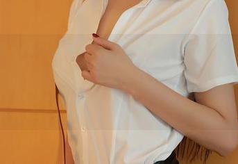 模范学院 – 当白丝遇上K8傲娇萌萌Vivian，福利和图包效果双倍，轻松激发你的二次元梦想！