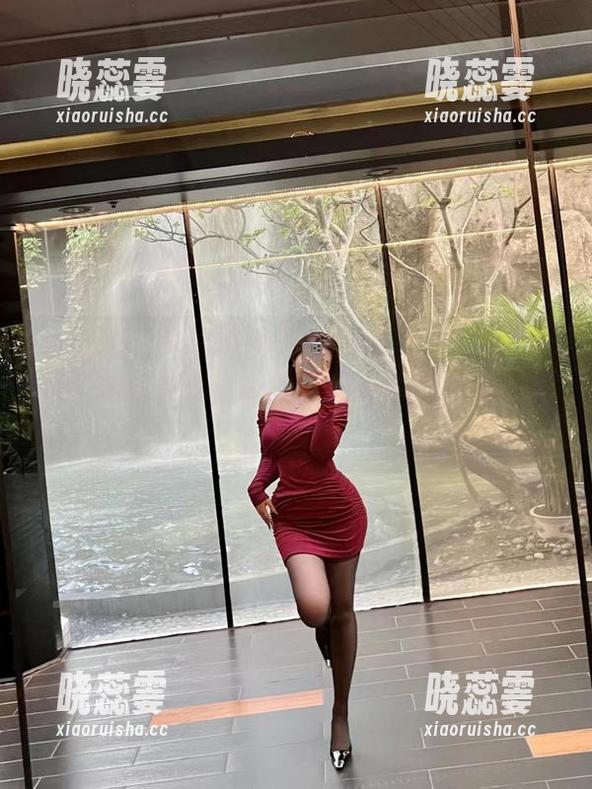 微密圈 - 瑜伽写真精选：洁己u向我们展示了如何在静态里找到动态的美，真想多看几眼。