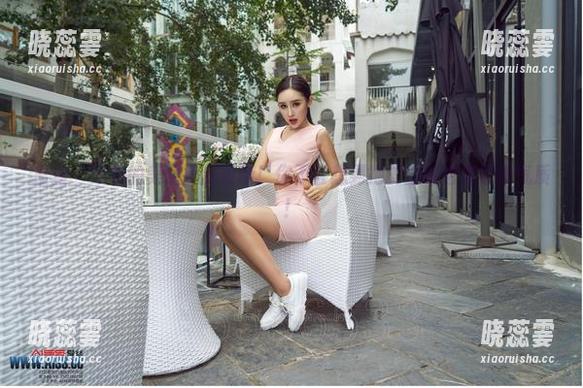 爱丝 - 欣杨的美足资源更新！你不会想到她的脚趾也有红唇气质！