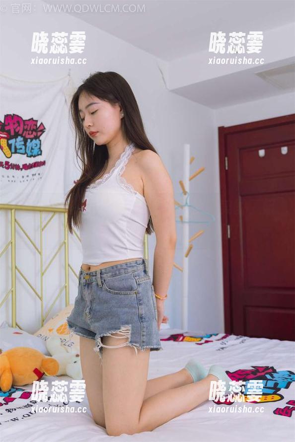物恋传媒 - Elise又更新了长腿美图，姐妹们决定把她的腿借去走红毯！