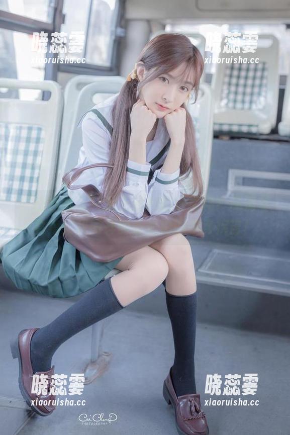 “白色吊带”是王羽杉的选手吗？高清写真集给我同样的香蕉船的单身疾苦！