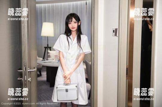 秀人网 - CherryBlessU白丝的私房写真，表面看是简约，骨子里却藏着故事。