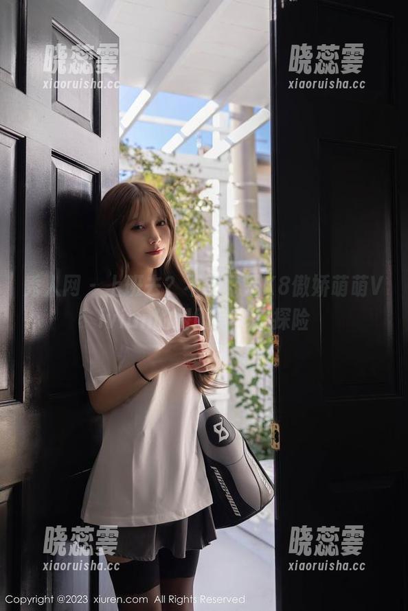 秀人网-K8傲娇萌萌Vivian 秀人网 - 上班去?不不,是K8傲娇萌萌Vivian的制服写真集探险