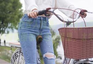 秀人网 – 私拍双人图集：lingyu69能把两个人的氛围都融进画面里，太牛了。