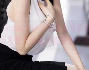 秀人网 – nancy小姿的灰丝写真合集——当灰色与小机灵碰撞出火花