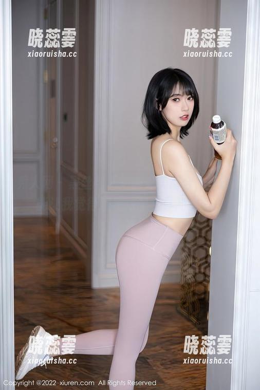 秀人网 - 黑丝与私拍的完美结合，伊诺总能让我觉得这种搭配极具冲击力。